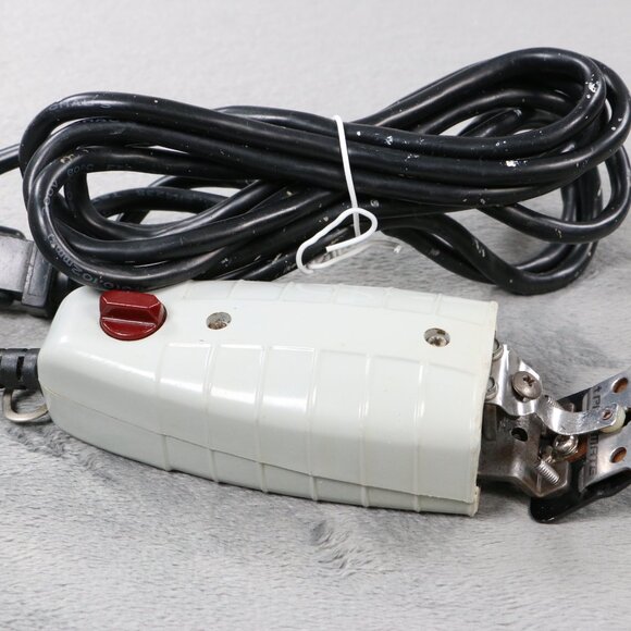 Andis T-Outliner Professional Modified Skeleton Pro Trimmer With Pro-Mate Blade - Picture 2 of 8